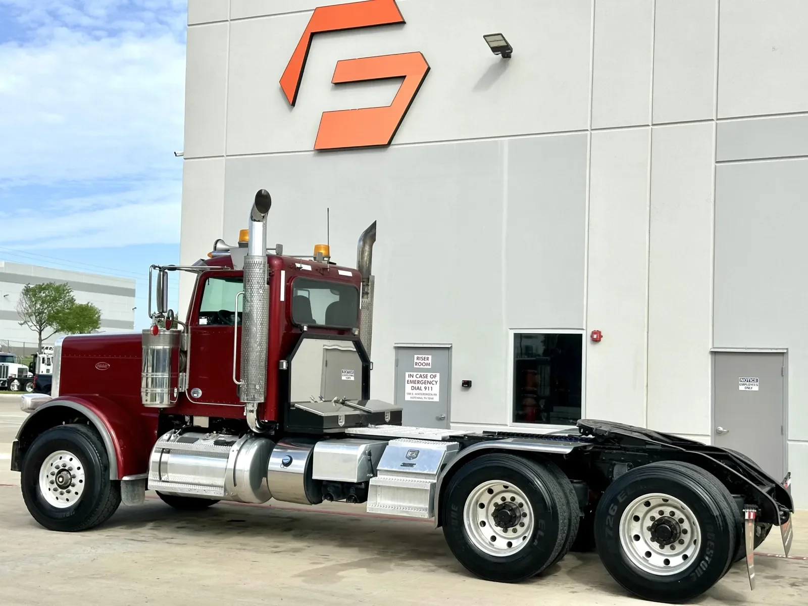2018 Peterbilt 389 - image 6
