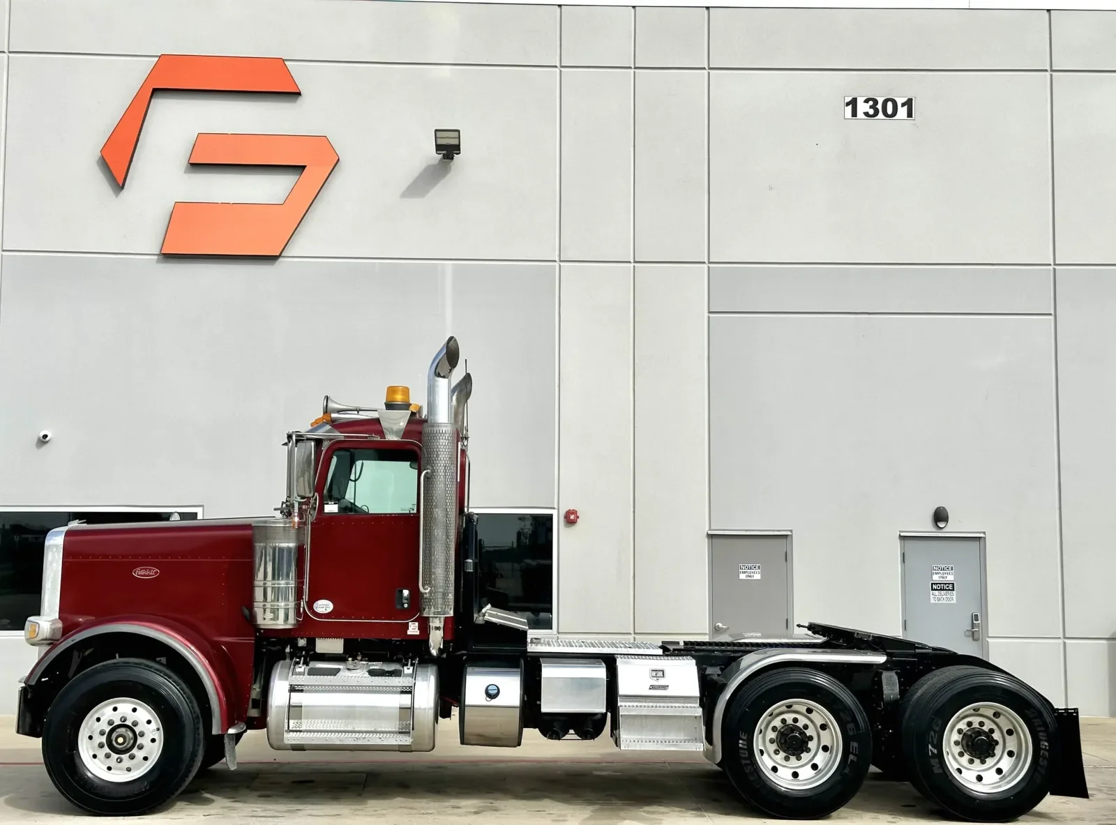 2018 Peterbilt 389 - image 4