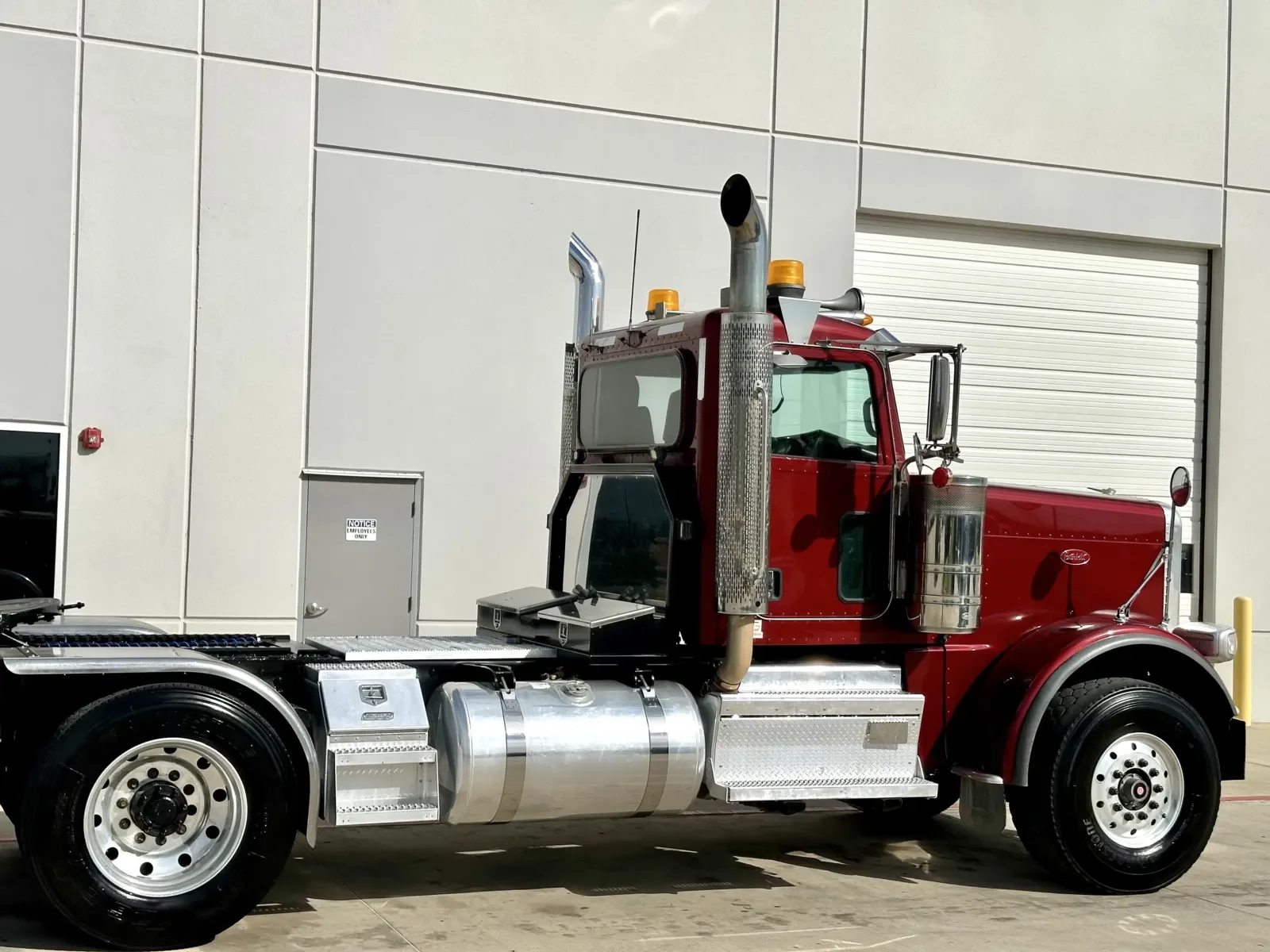 2018 Peterbilt 389 - image 7