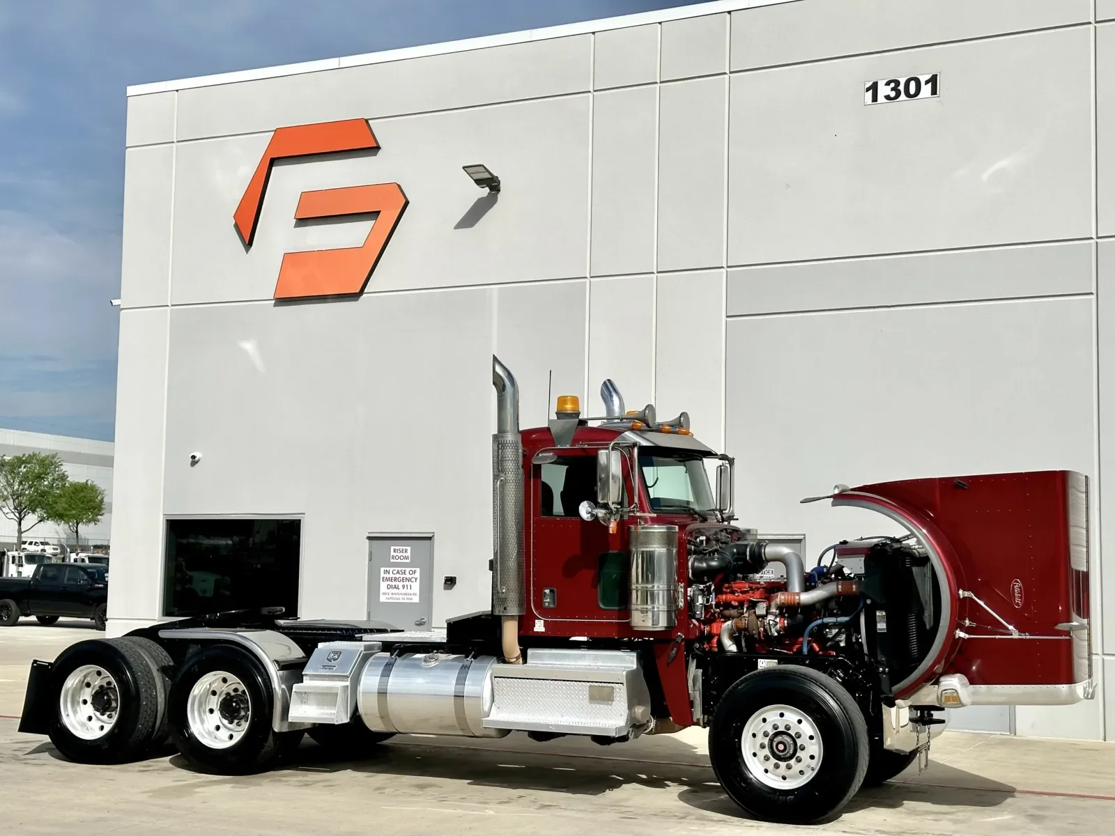 2018 Peterbilt 389 - image 9