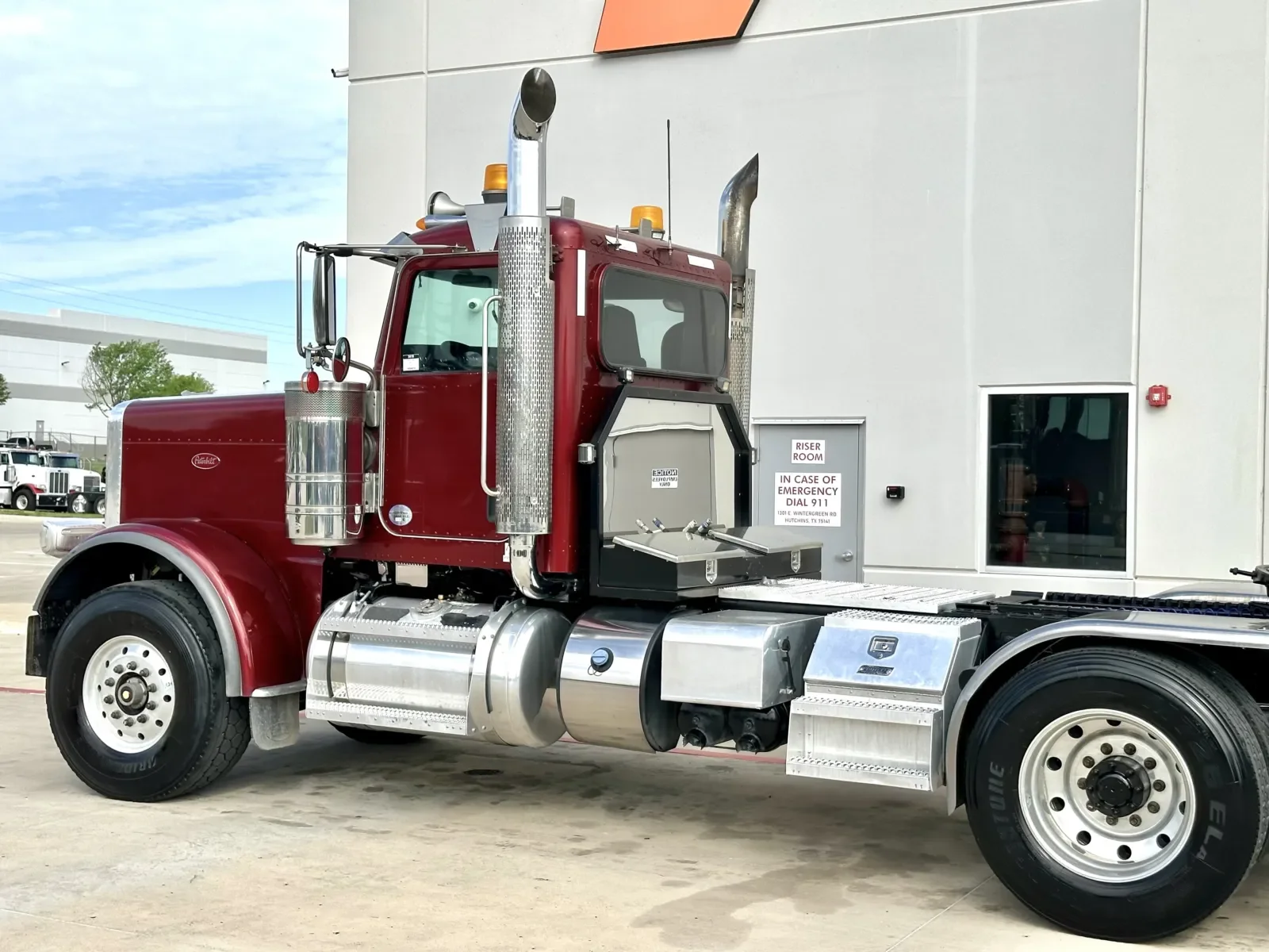 2018 Peterbilt 389 in Hutchins, TX — photo 8