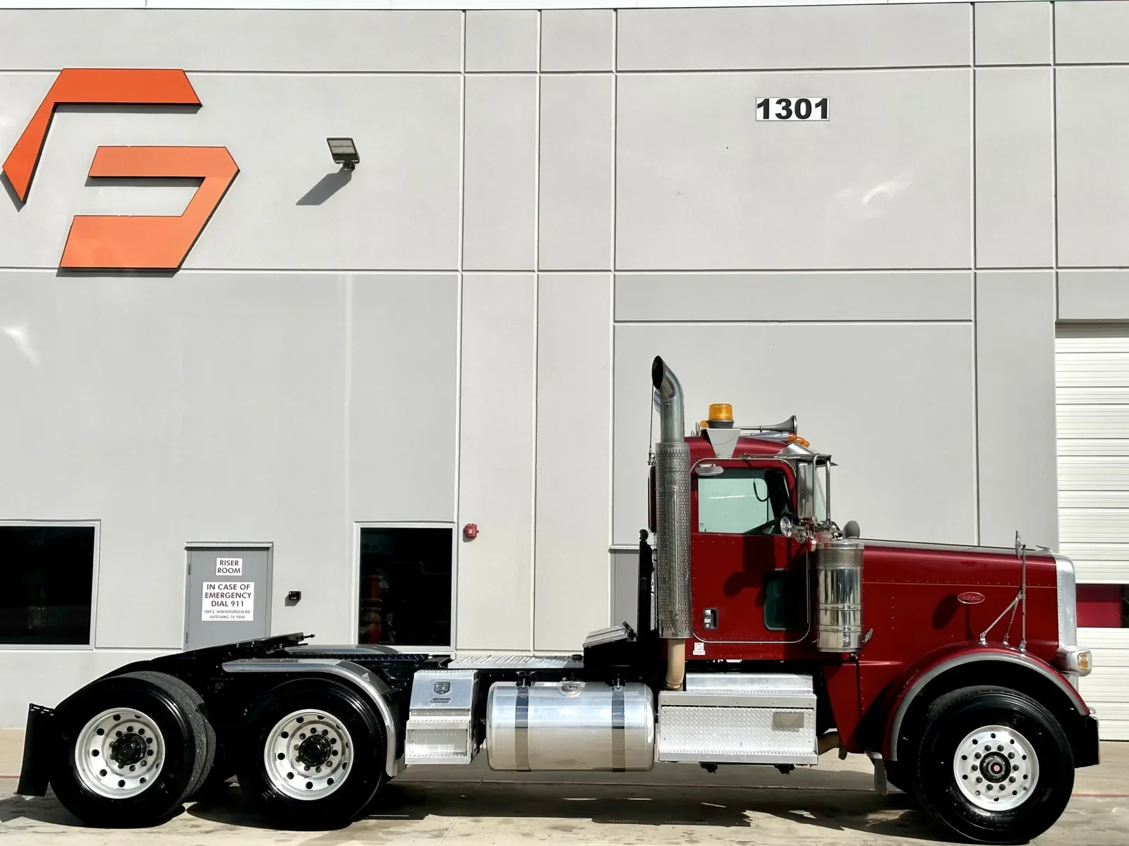 2018 Peterbilt 389 in Hutchins, TX — photo 3