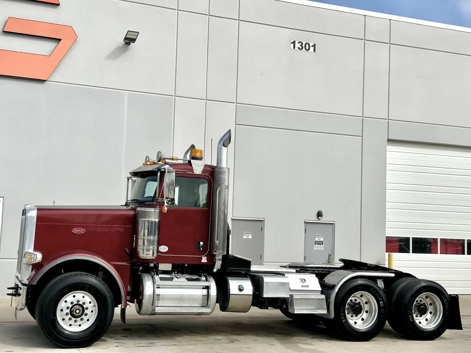 2018 Peterbilt 389 in Hutchins, TX — photo 2