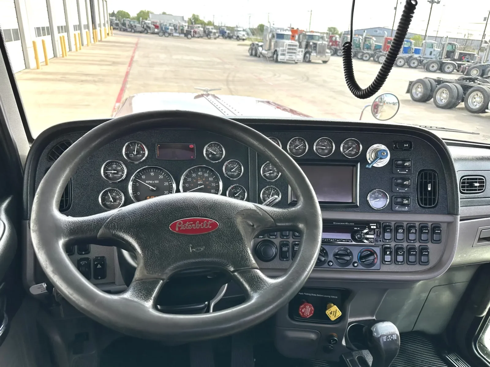 2018 Peterbilt 389 in Hutchins, TX — photo 16