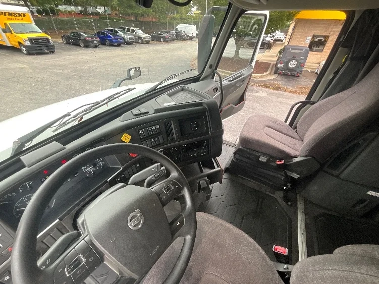 2022 Volvo VNL 760 in Greensboro, NC — photo 10