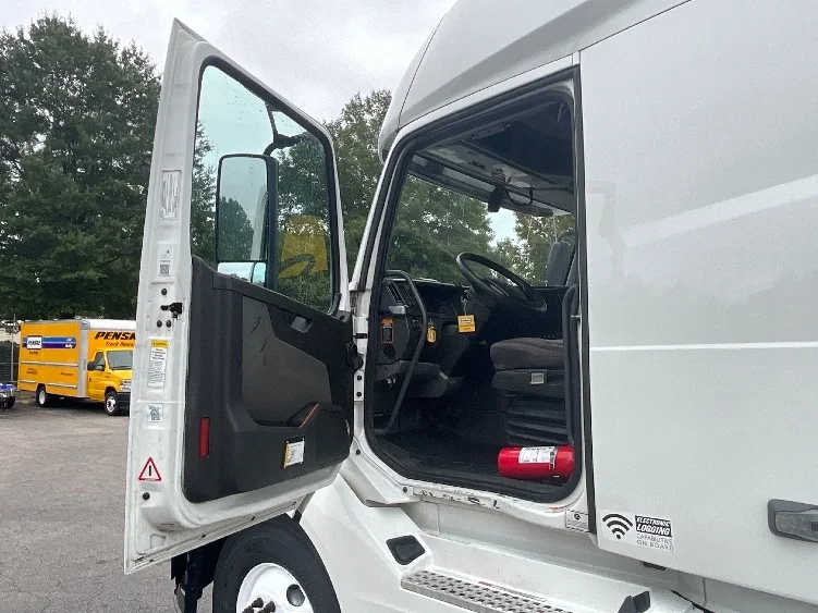 2022 Volvo VNL 760 in Greensboro, NC — photo 9