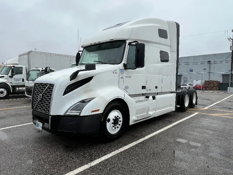 2022 Volvo VNL 760 in Greensboro, NC — photo 3