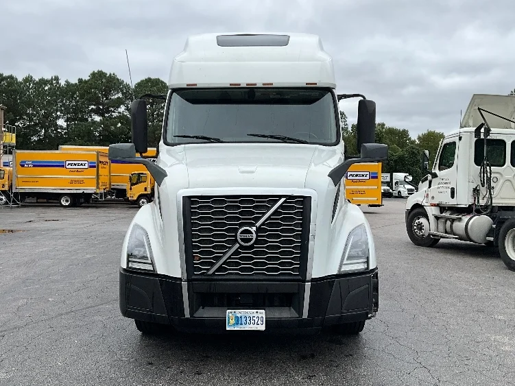 2022 Volvo VNL 760 in Greensboro, NC — photo 2
