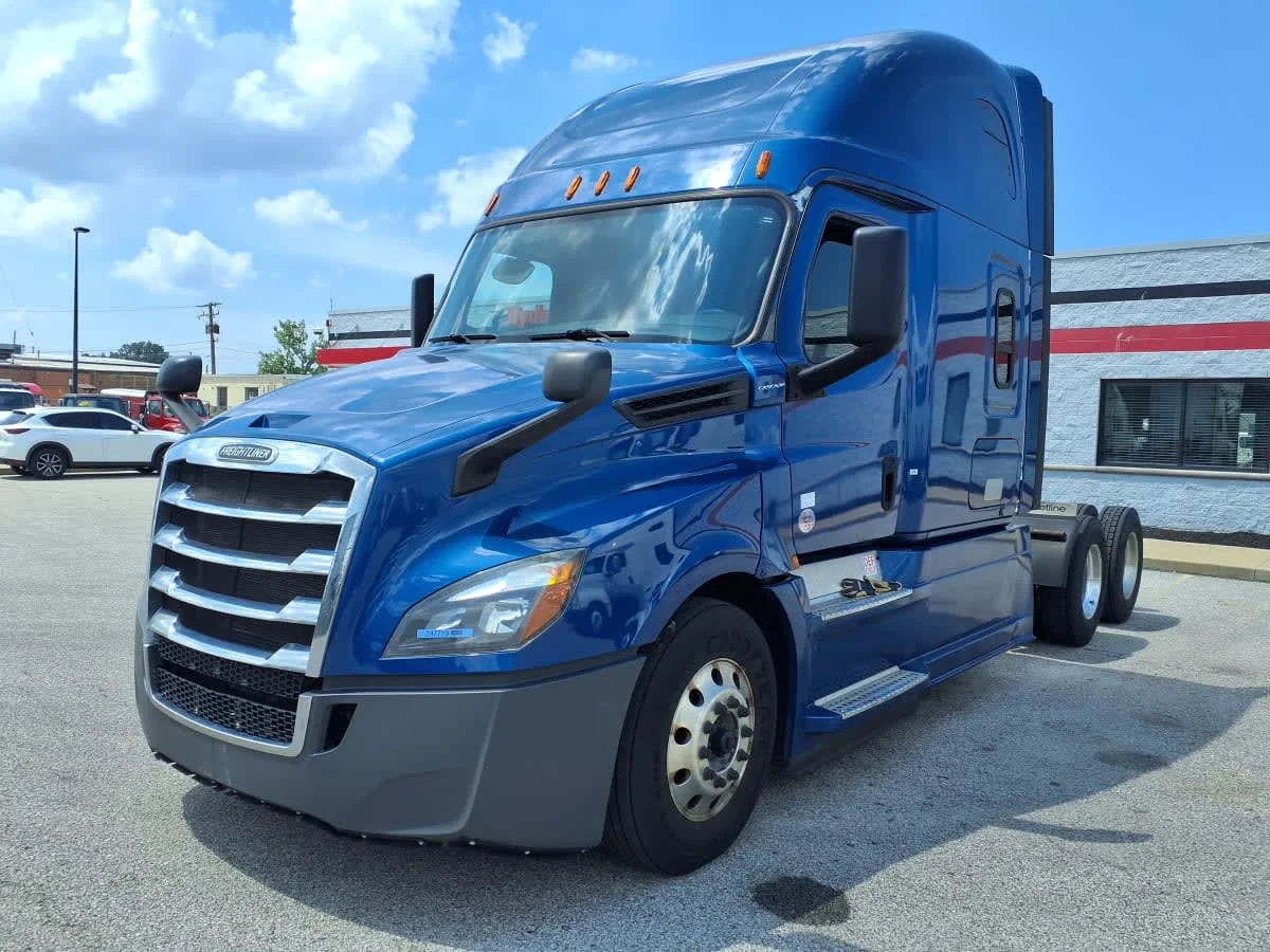 2020 Freightliner Cascadia in Cleveland, OH