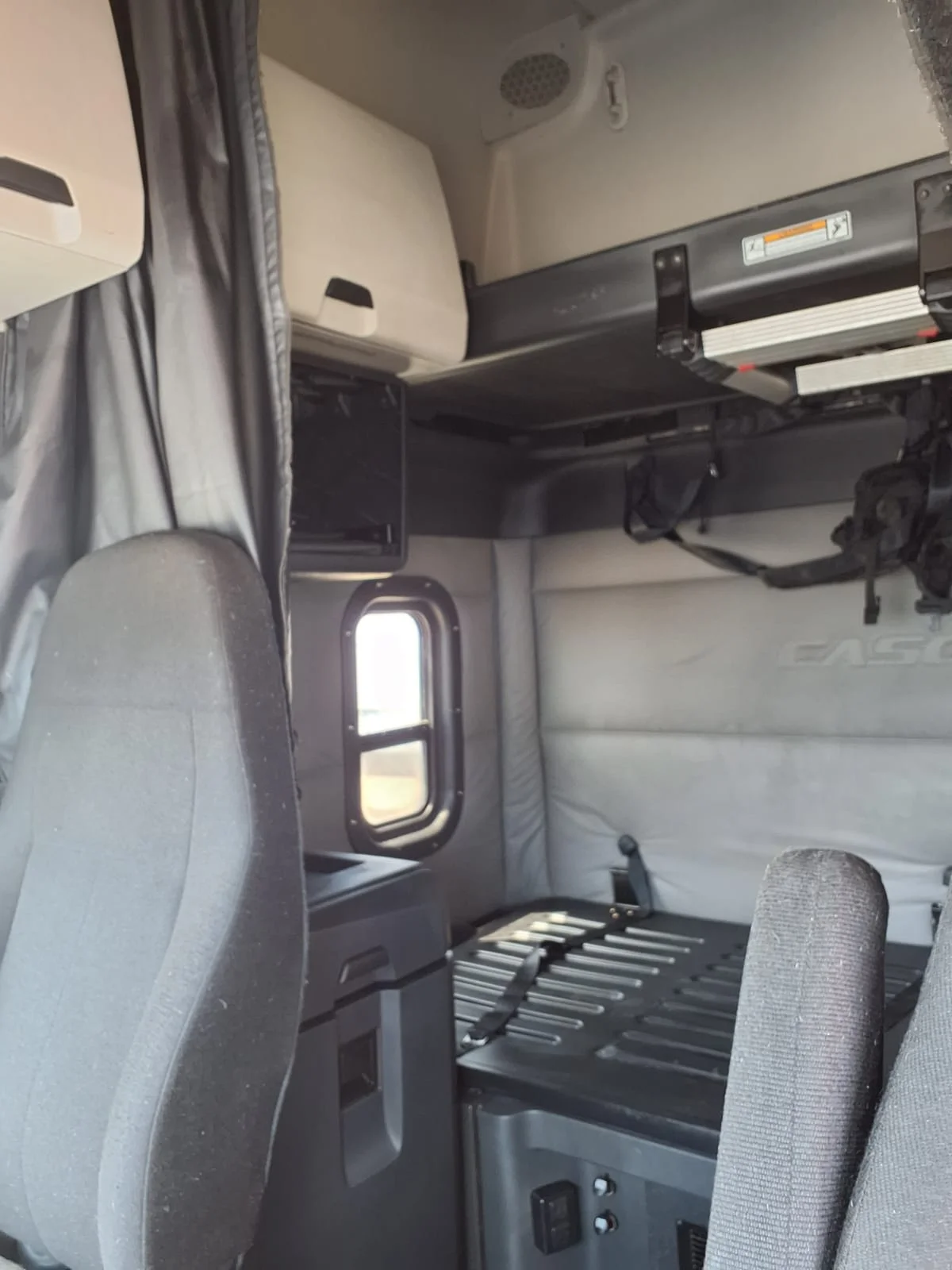 2020 Freightliner Cascadia in Cleveland, OH — photo 8