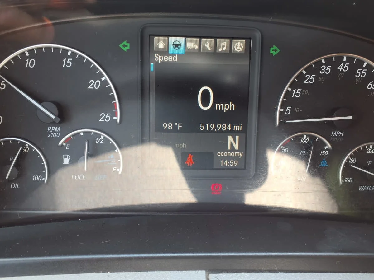 2020 Freightliner Cascadia in Cleveland, OH — photo 12