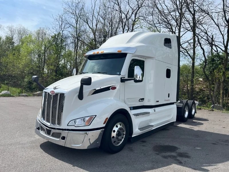 2023 Peterbilt 579 in Richmond, VA — photo 2