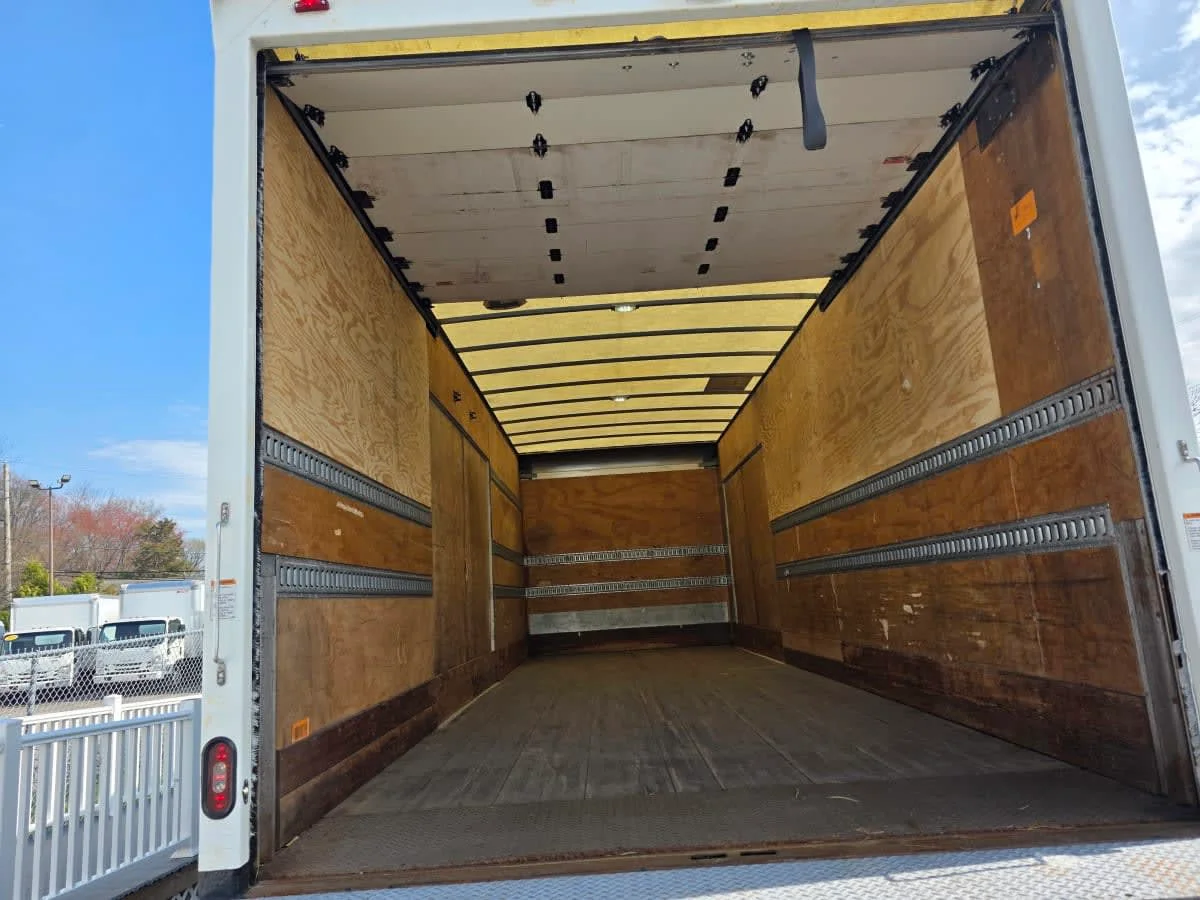 2019 Freightliner M2 106 - image 8