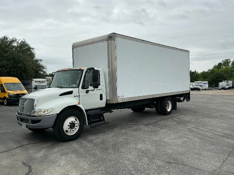 2014 International 4300 in San Antonio, TX — photo 3