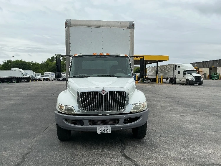 2014 International 4300 in San Antonio, TX — photo 2