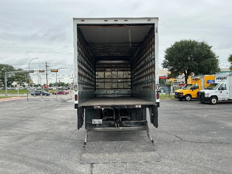 2014 International 4300 in San Antonio, TX — photo 9