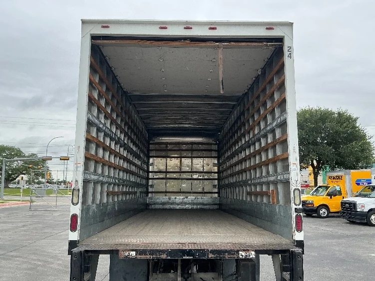 2014 International 4300 in San Antonio, TX — photo 8