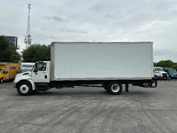 2014 International 4300 in San Antonio, TX — photo 4