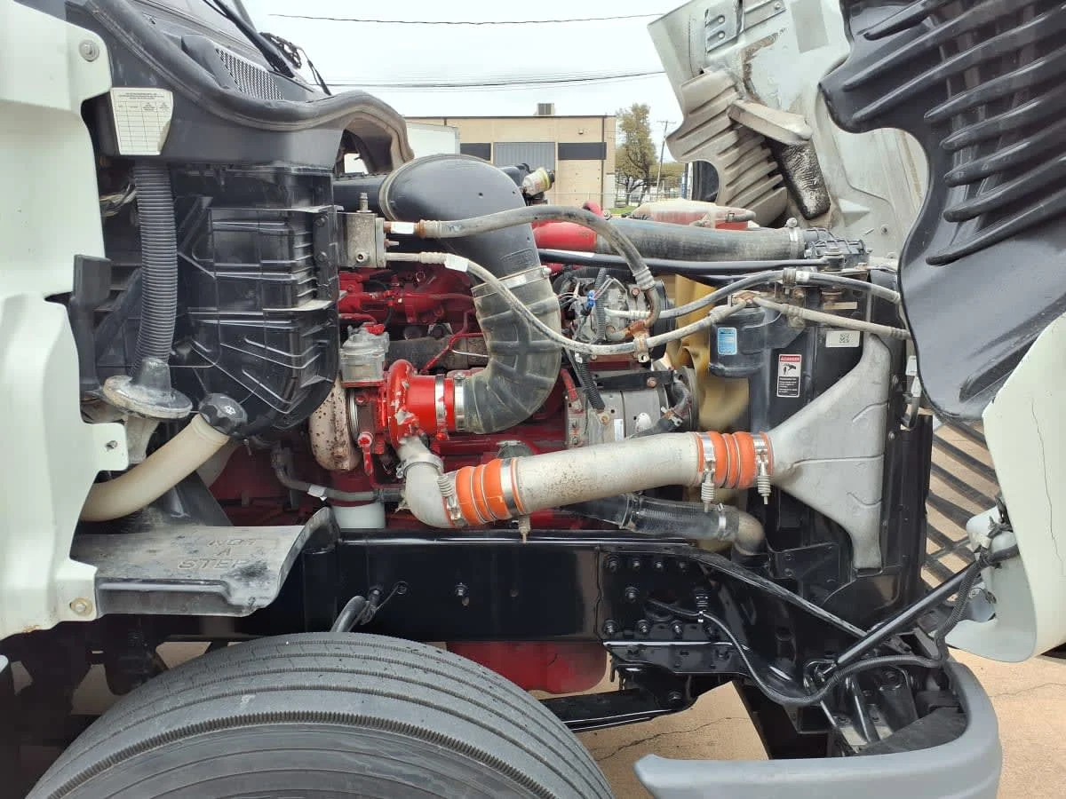 2019 Freightliner Cascadia - image 10