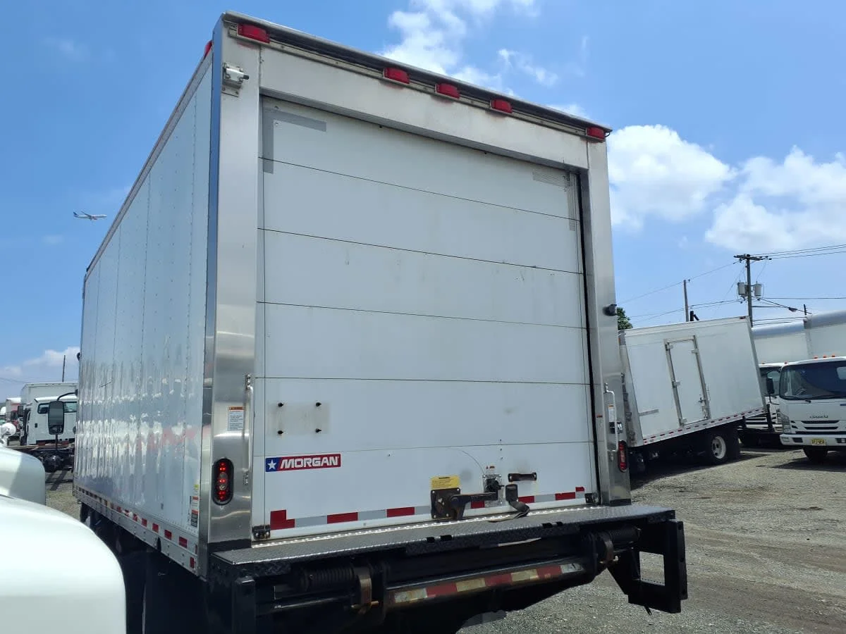 2018 Isuzu NRR - image 6