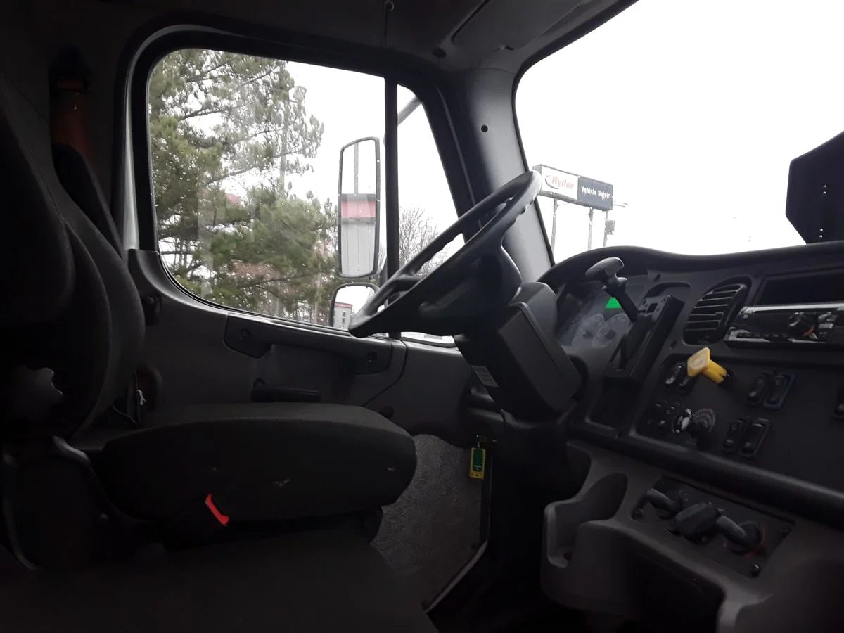 2018 Freightliner M2 106 - image 6