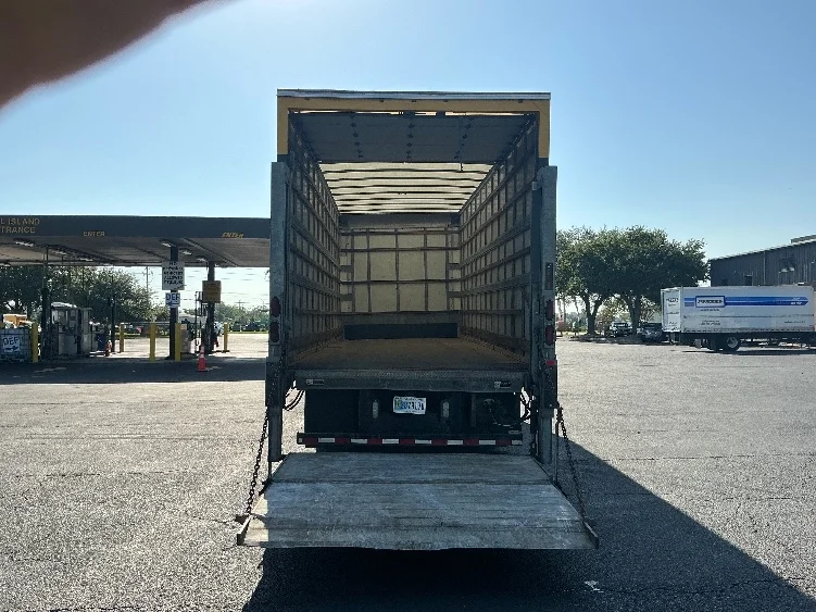 2019 Freightliner eM2 in Morrisville, NC — photo 9