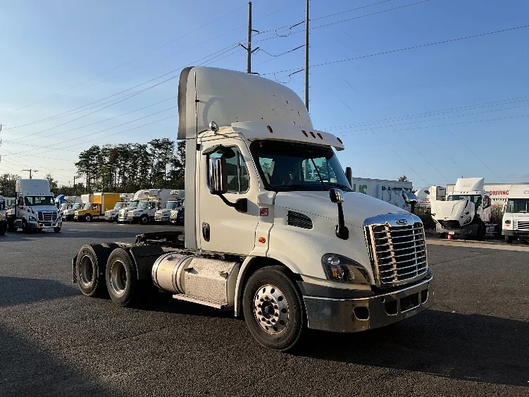 2018 Freightliner Cascadia in Sterling, VA