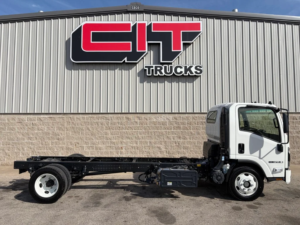 2025 Isuzu in Morton, IL — photo 4