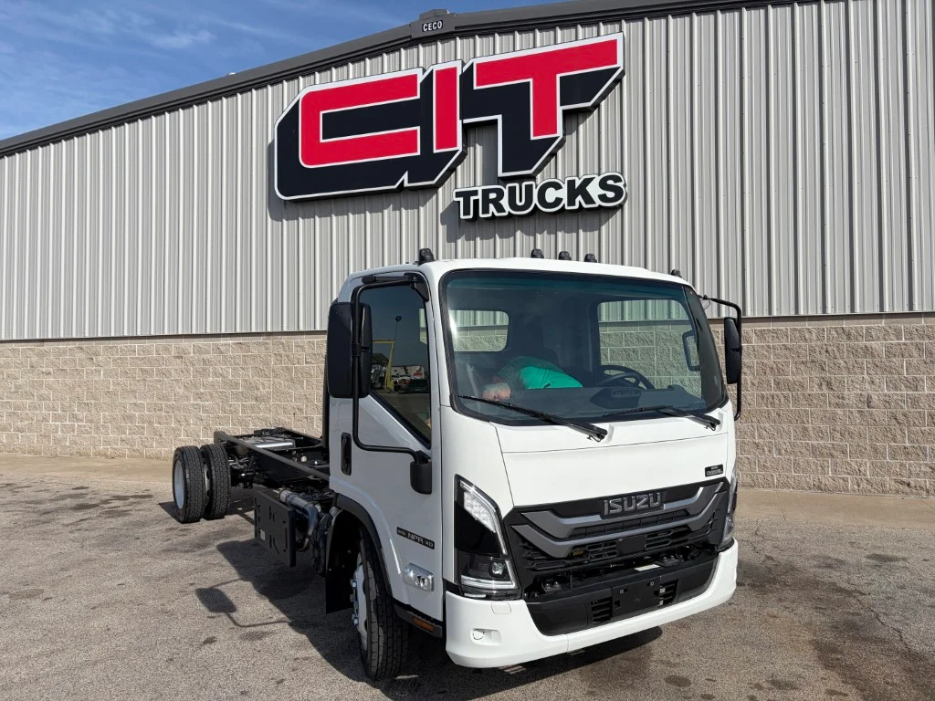 2025 Isuzu in Morton, IL — photo 3