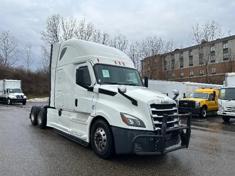 2022 Freightliner Cascadia in Akron, OH