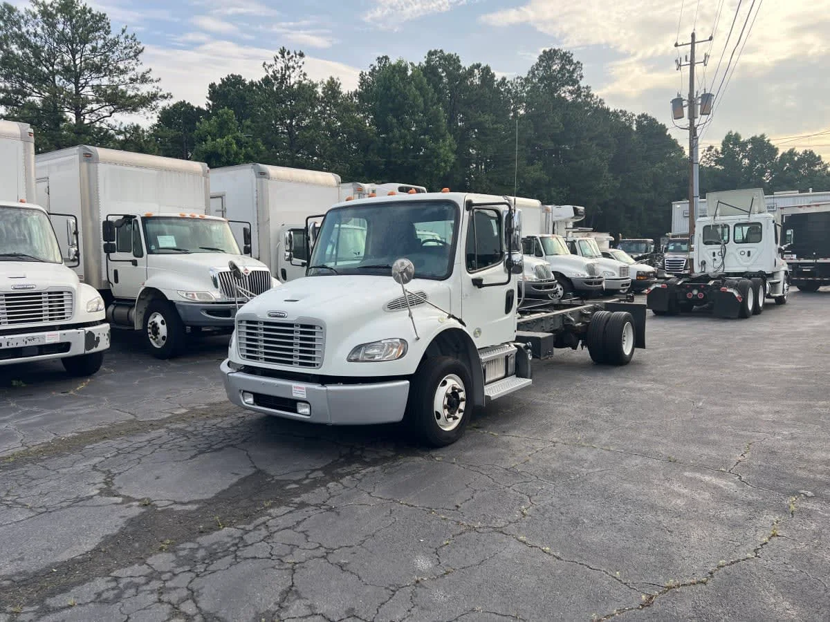 2020 Freightliner M2 106 - image 3