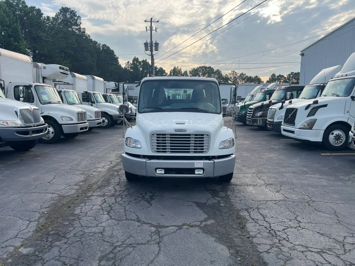 2020 Freightliner M2 106 - image 2