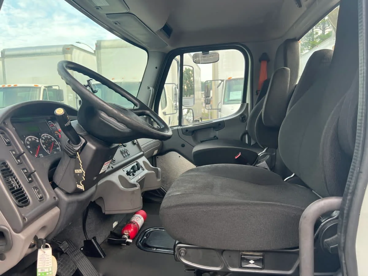 2020 Freightliner M2 106 - image 7