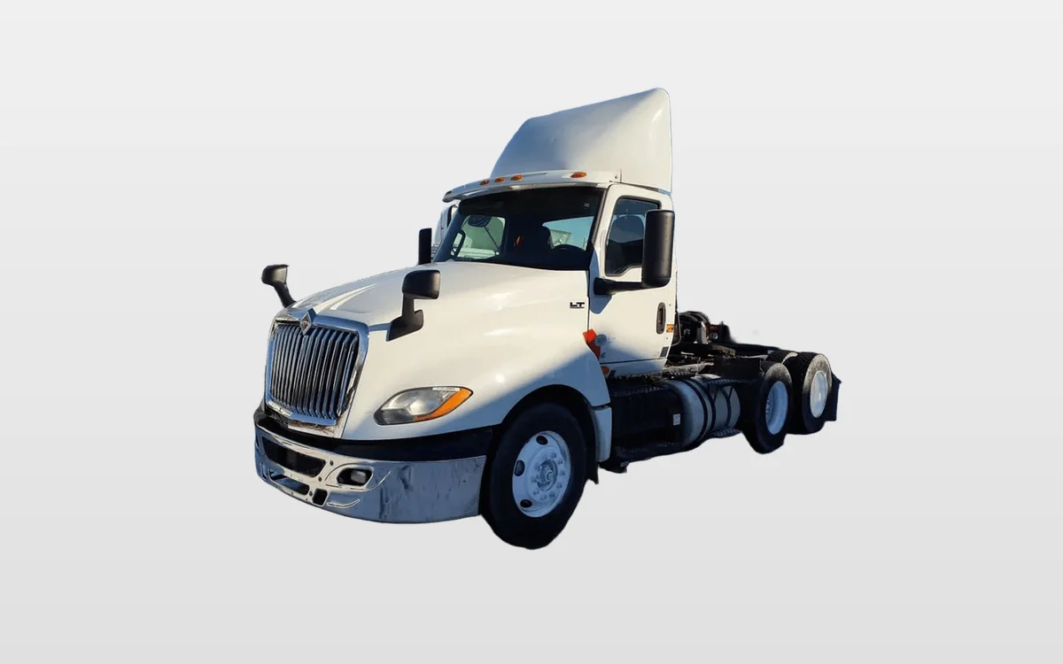 2019 International LT - image 1