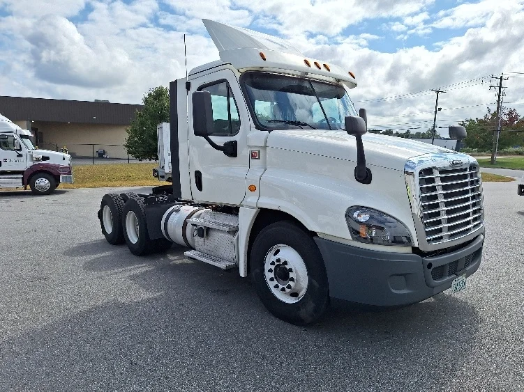 2018 Freightliner Cascadia in Londonderry, NH