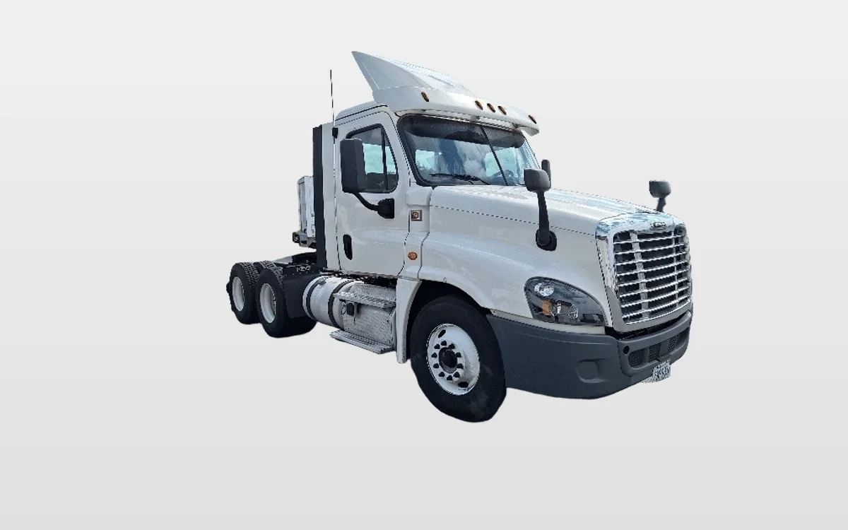 2018 Freightliner Cascadia - image 1