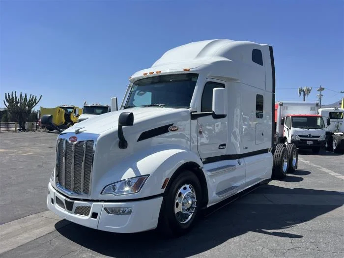 2027 Peterbilt 579 in Sylmar, CA — photo 2