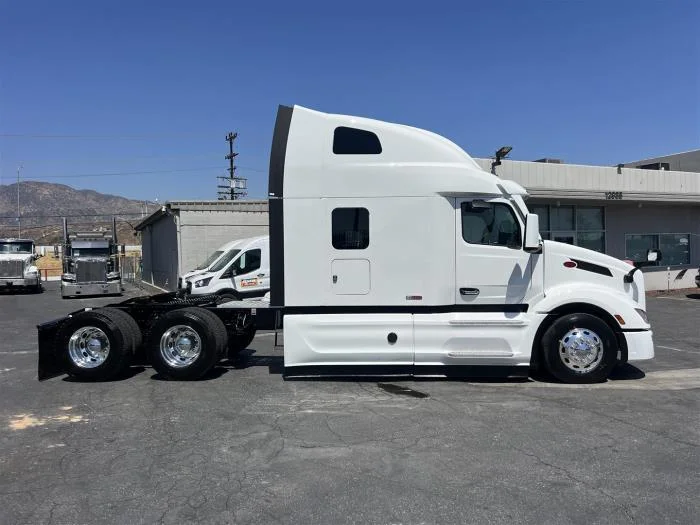 2027 Peterbilt 579 in Sylmar, CA — photo 5