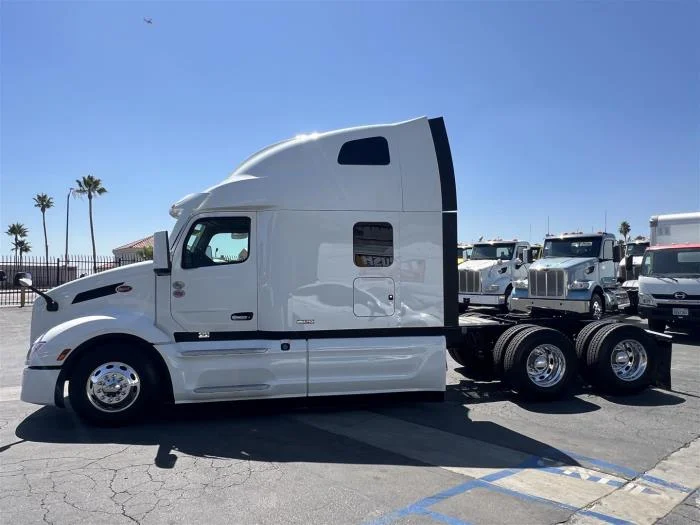 2027 Peterbilt 579 in Sylmar, CA — photo 9