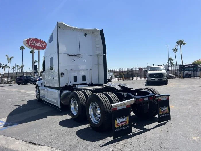 2027 Peterbilt 579 in Sylmar, CA — photo 8