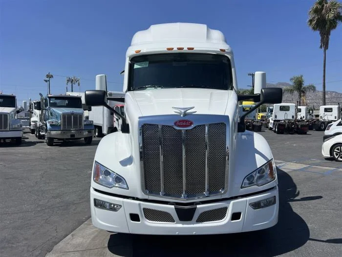 2027 Peterbilt 579 in Sylmar, CA — photo 3