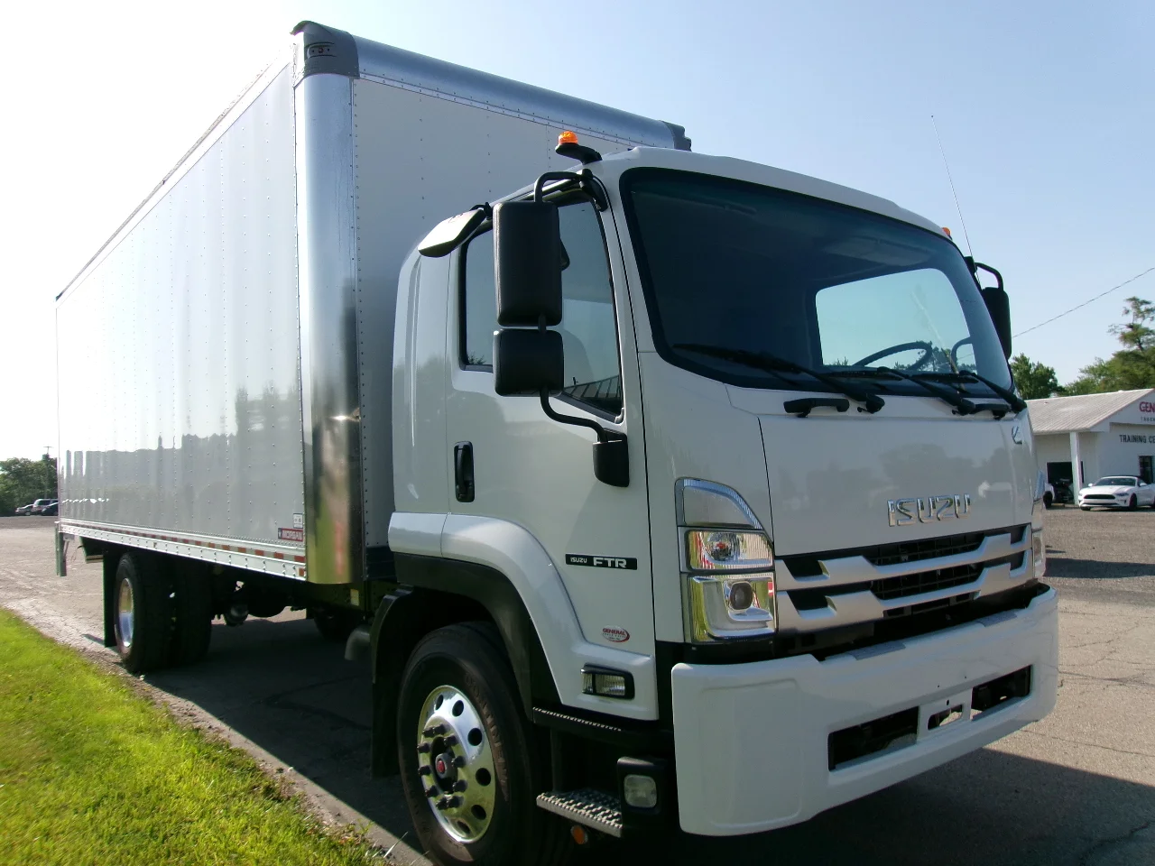 2026 Isuzu FTR in Muncie, IN — photo 3