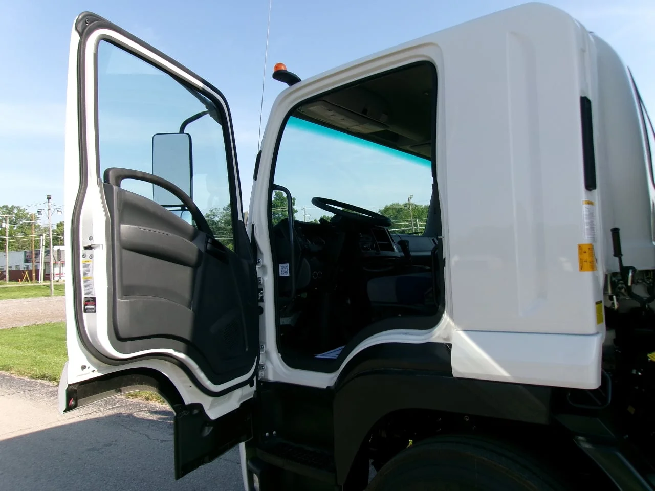 2026 Isuzu FTR in Muncie, IN — photo 4