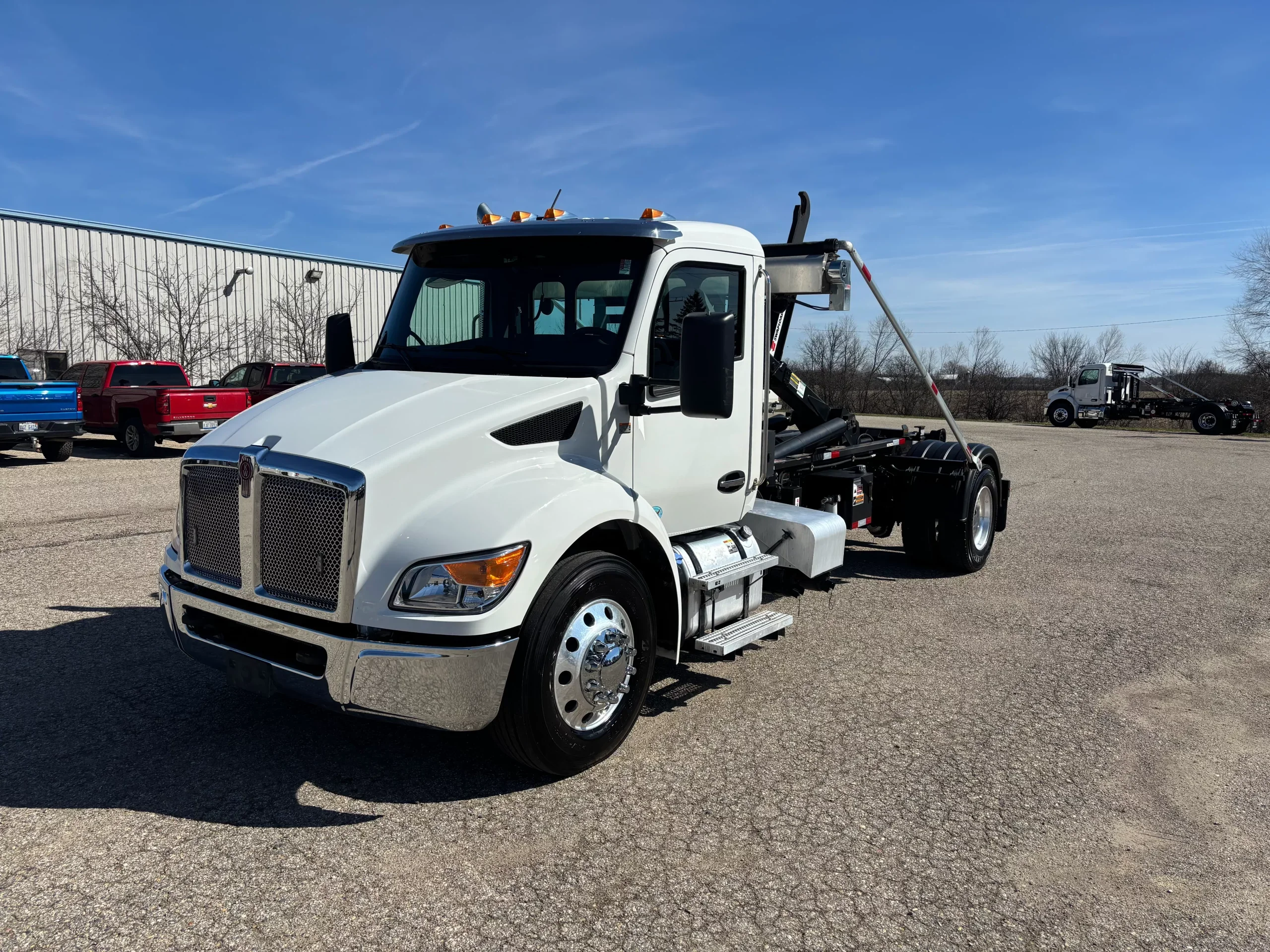 2025 Kenworth T280 - image 3