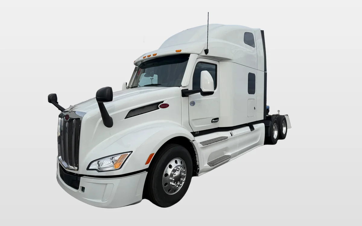 2023 PETERBILT 579 - image 1