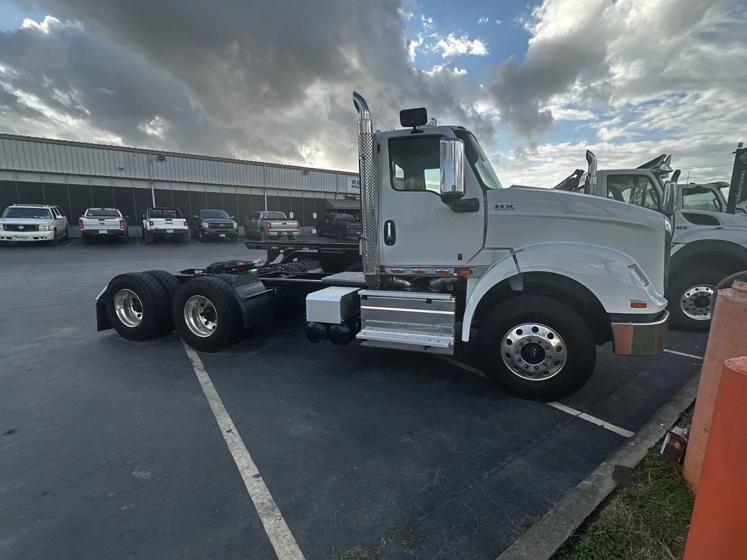 2025 International HX in HOUSTON, TX — photo 2
