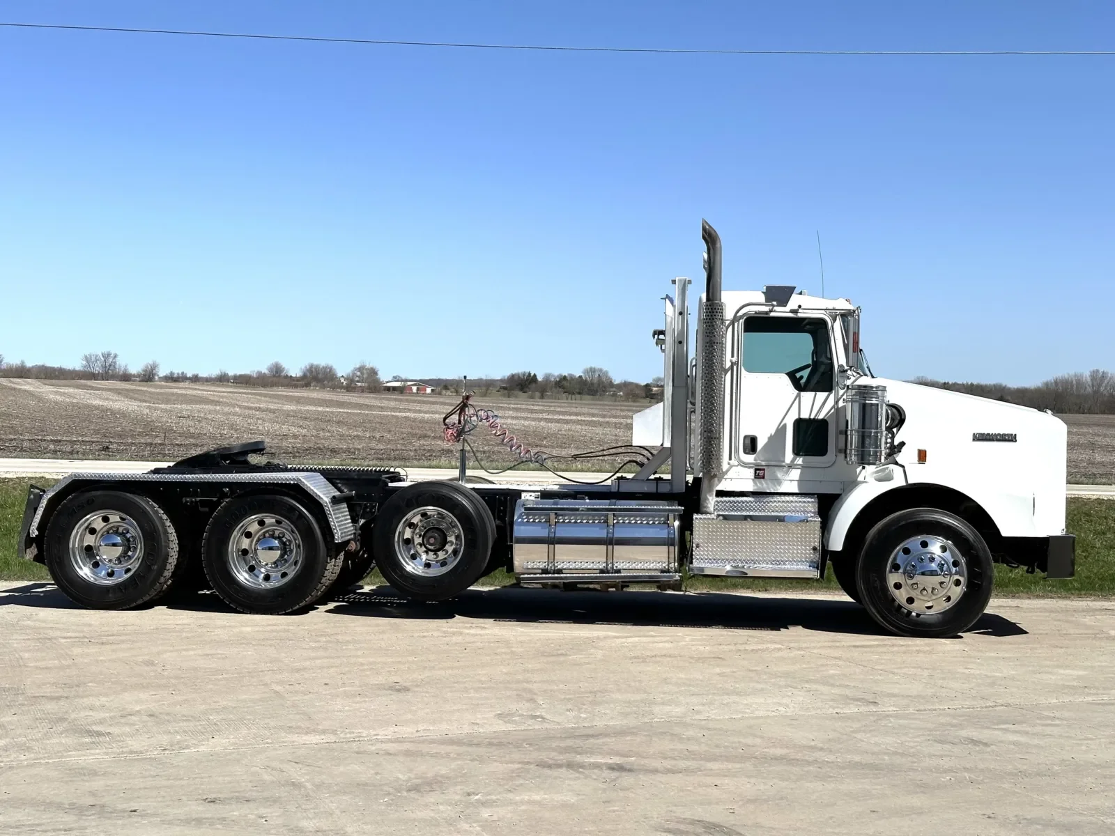 2011 Kenworth T800 - image 3