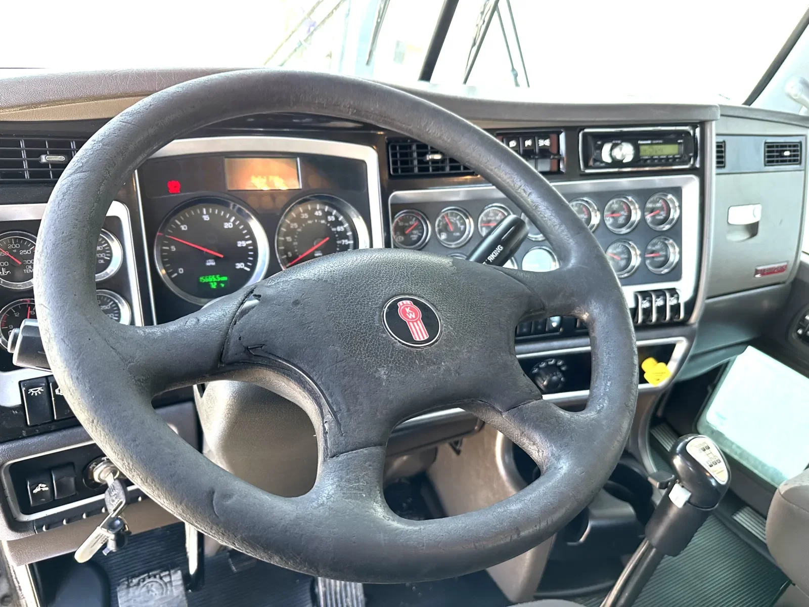 2011 Kenworth T800 - image 16