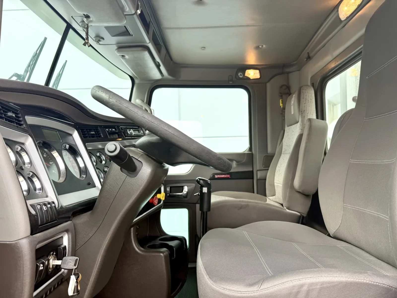 2011 Kenworth T800 in New Lenox, IL — photo 14