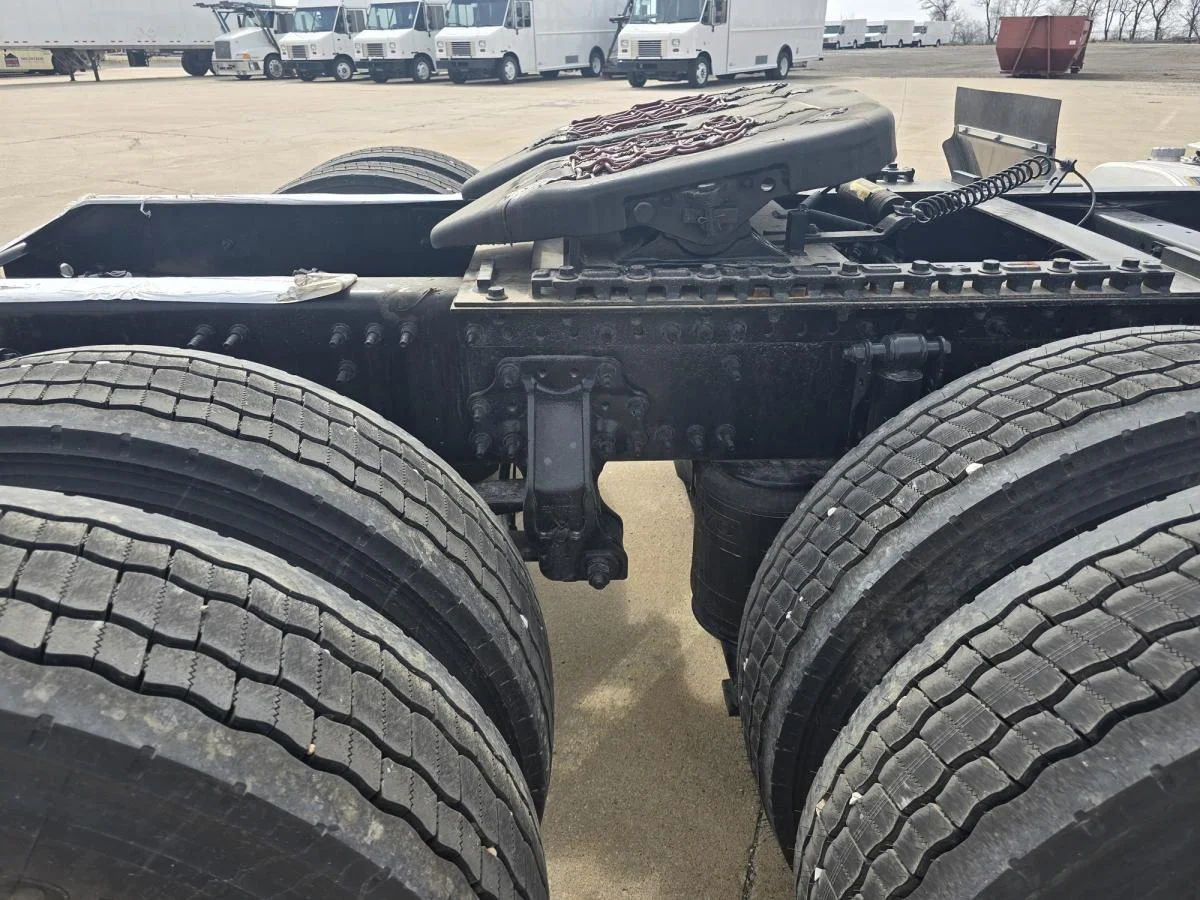 2026 Volvo VNR 640 in Cedar Rapids, IA — photo 12